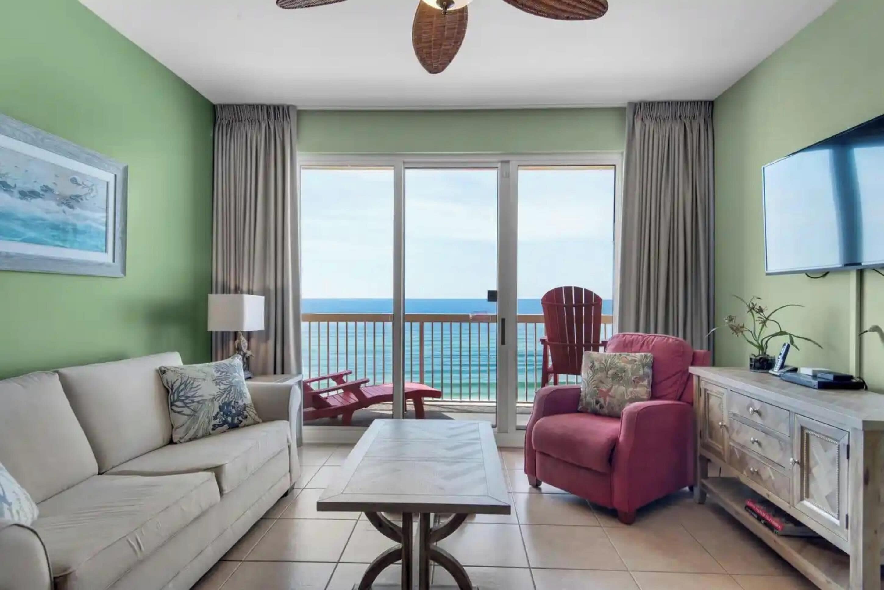 Apartamento, 3 habitaciones, vistas al mar, frente a la playa | Zona de estar