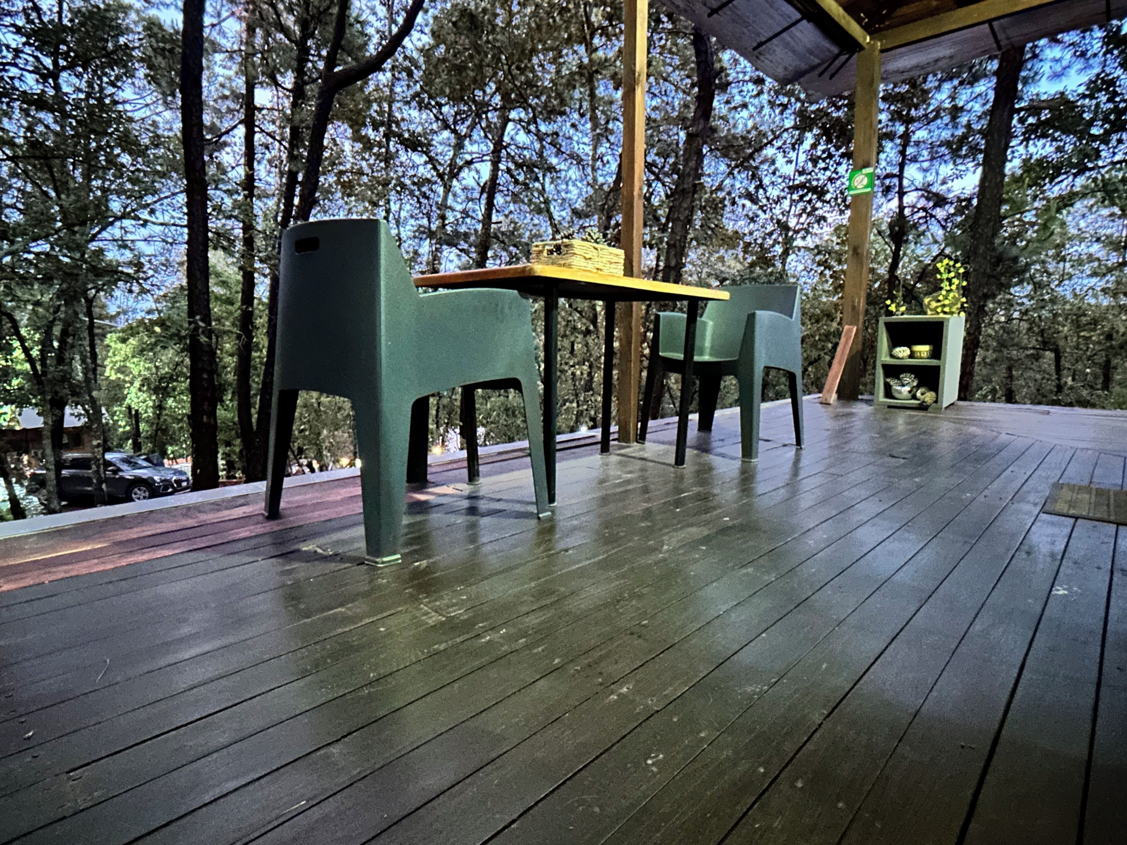 Habitación familiar, vista al jardín | Restaurante al aire libre
