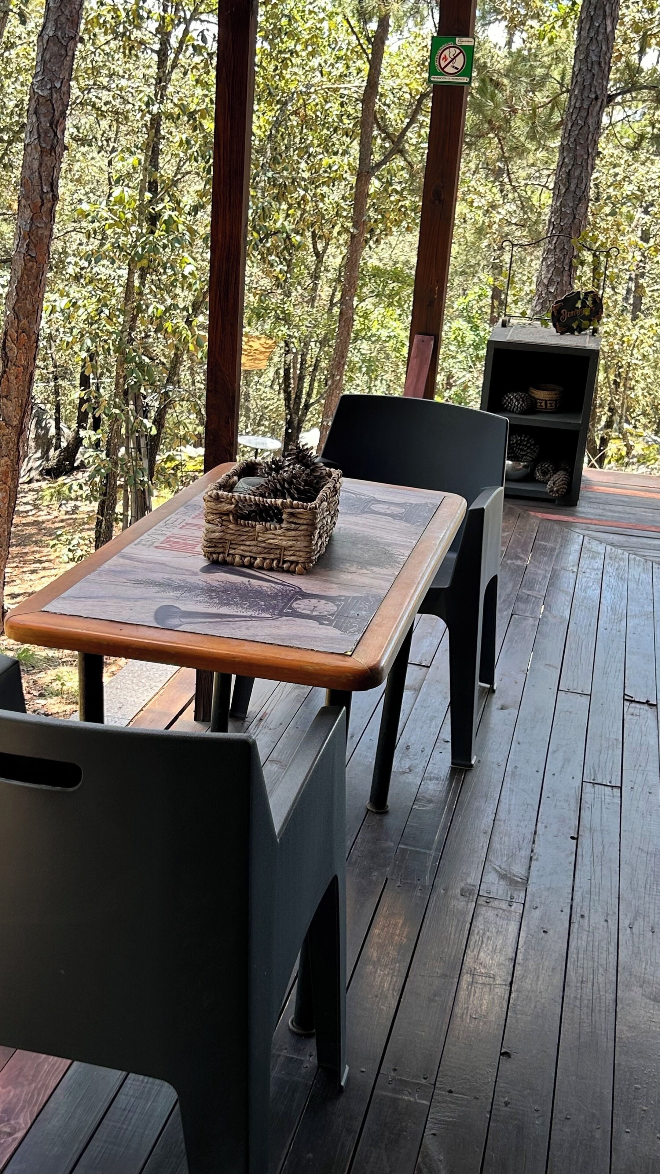 Habitación familiar, vista al jardín | Restaurante al aire libre