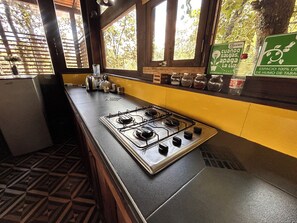 Habitación familiar, vistas al jardín | Cocina privada
