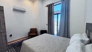 2 bedrooms, internet, bed sheets