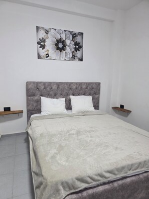 4 bedrooms, WiFi - Casa Del Sol – Cozy 4 Bedroom Stay in Pogradec (Pogradec)