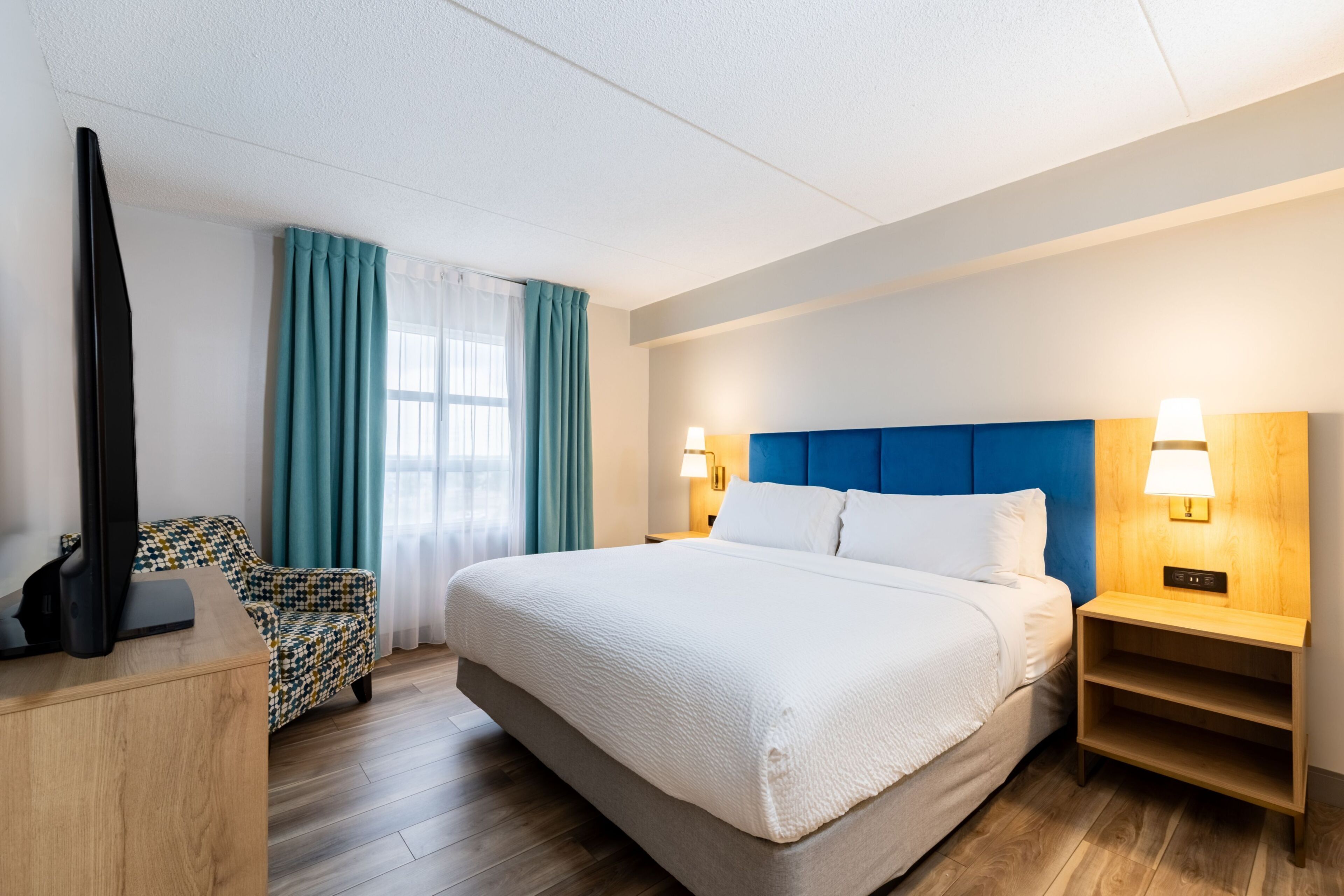 Iron/ironing board, free WiFi, bed sheets