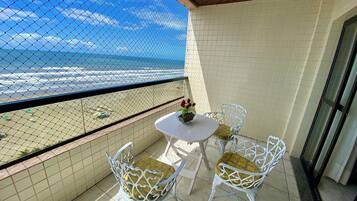 Family Apartment | Outdoor dining