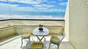 Apartemen Keluarga | Tempat makan outdoor