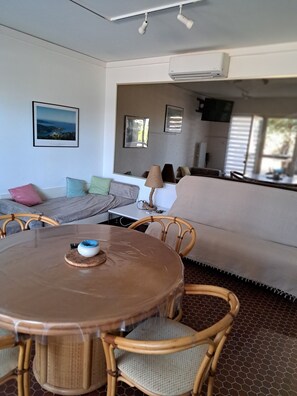 Dining - Vrbo Property (Hyeres)