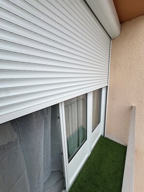 Exterior detail - Le Cocon : Bright studio 32m² + free private parking (rare). Near Stadium (Troyes)