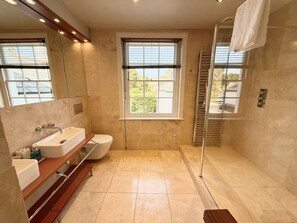 Bathroom - Tranquil Seaside Cottage by NewFo (Milford on Sea)