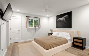 2 bedrooms, iron/ironing board, WiFi, bed sheets - Zilker Haus Bungalow, Walk to Zilker (Austin)