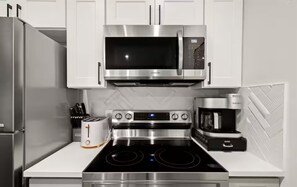 Private kitchen - Zilker Haus Bungalow, Walk to Zilker (Austin)