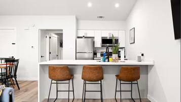 Coffee/tea maker, fridge, microwave, oven