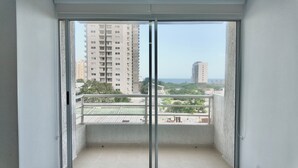 A balcony with a view of high-rise buildings and a clear sky. - Cozy apartment, location to enjoy the beautiful Cartagena/Colombia. (Cartagena de Indias)