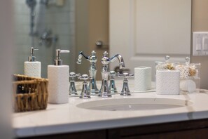 Bathroom - Brand new 1BR retreat with lake views, patio, near wineries & beaches (Kelowna)