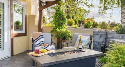Brand new 1BR retreat with lake views, patio, near wineries & beaches