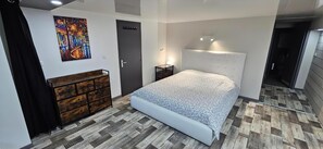 2 bedrooms, iron/ironing board, WiFi, bed sheets - Hello dole (Dole)