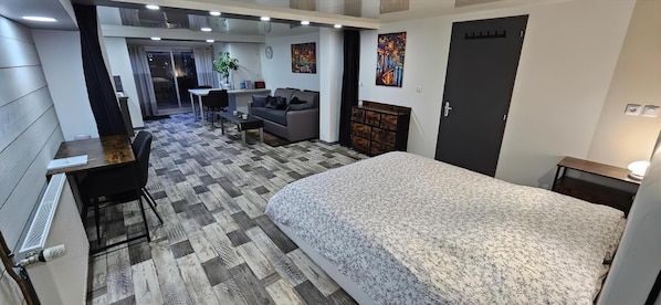 2 bedrooms, iron/ironing board, WiFi, bed sheets - Hello dole (Dole)