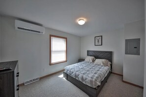 3 bedrooms, internet, bed sheets