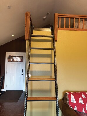 A wooden staircase with metal railings leading to a landing. - Private 3 -bedroom house in delightful Lake Arrowhead,  with AC comfort (Lake Arrowhead)