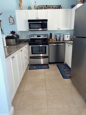 Private kitchen - Fully Furnished 2BR/2BA Bimini Bay Condo (Bimini)