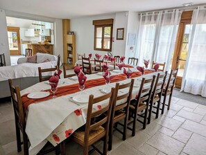 Dining - Vrbo Property (Boutigny-Prouais)
