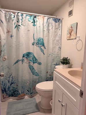 Family Condo, 2 Bedrooms, Balcony, Ocean View | Bathroom