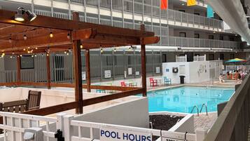 2 indoor pools, 4 outdoor pools, open 8:00 AM to 11:00 PM, pool loungers