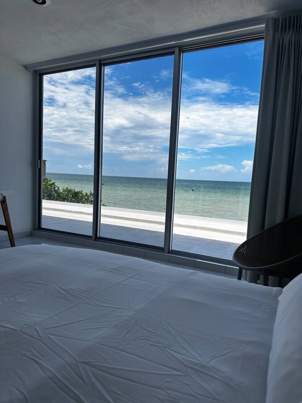 Desk, WiFi, bed sheets