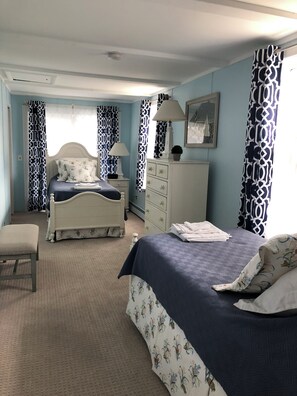 Iron/ironing board, WiFi, bed sheets - Classic Bay Head Beach House Get Away - 2 bedroom Apt in Classic Bay Head Home (Bay Head)