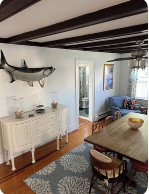 Dining - Classic Bay Head Beach House Get Away - 2 bedroom Apt in Classic Bay Head Home (Bay Head)