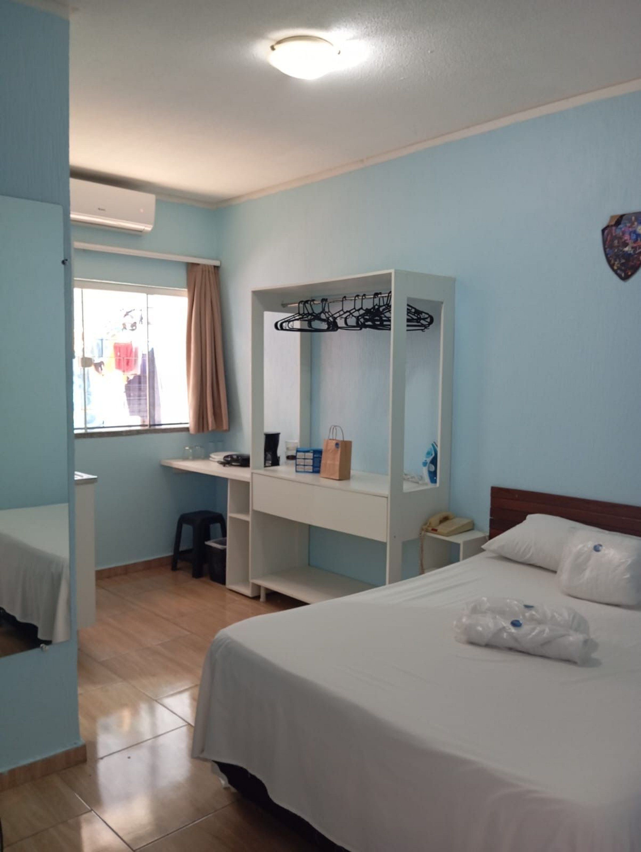 Studio | Desk, laptop workspace, WiFi (free), bed sheets