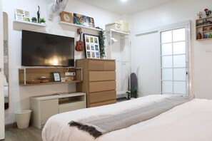 1 bedroom, iron/ironing board, WiFi - Homeku Guesthouse Room 2 near airport at Latkrabang (Lat Krabang)