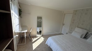 Iron/ironing board, WiFi, bed sheets - Vrbo Property (Billère)