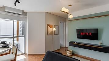 Superior Apartment | Ruang tamu | TV Pintar