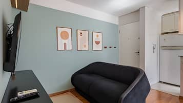 Apartemen Superior | Area keluarga | Smart TV