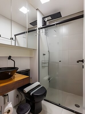Superior Apartment | Bilik Mandi | Pancuran mandi, pengering rambut, tuala disediakan, tisu tandas 