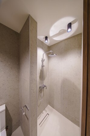 Shower dan handuk