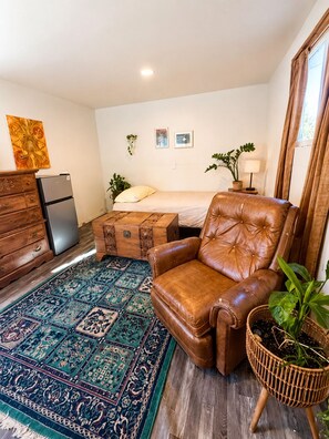 Internet, bed sheets - Lovely Tiny Home, Edge of Pisgah, Bold Creek. Sauna, Cowork Lounge, Market (Barnardsville)