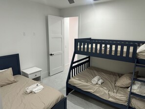 3 Schlafzimmer, Schreibtisch, Reisekinderbett, kostenloses WLAN