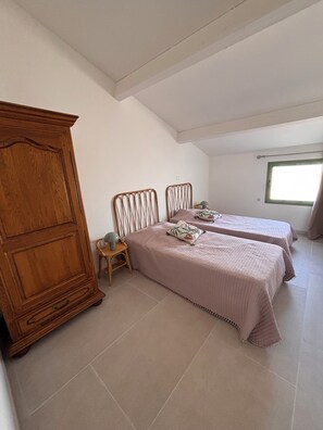 Iron/ironing board, WiFi, bed sheets - Vrbo Property (Calvi)