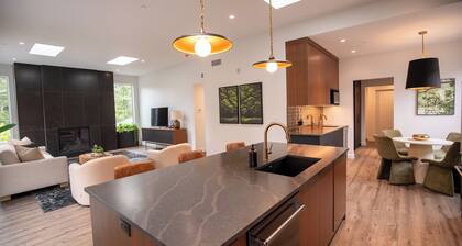Designer Penthouse | 3BR+Office | Private Patio | Qualicum Beach | Suite 301