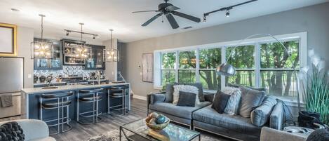 Smart TV, fireplace