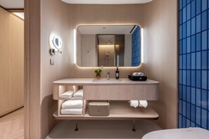 Classic Double Room | Bathroom | Hair dryer, towels, shampoo, toilet paper - Chongqing Jinkai Aegean Crystal HoteL (Chongqing)