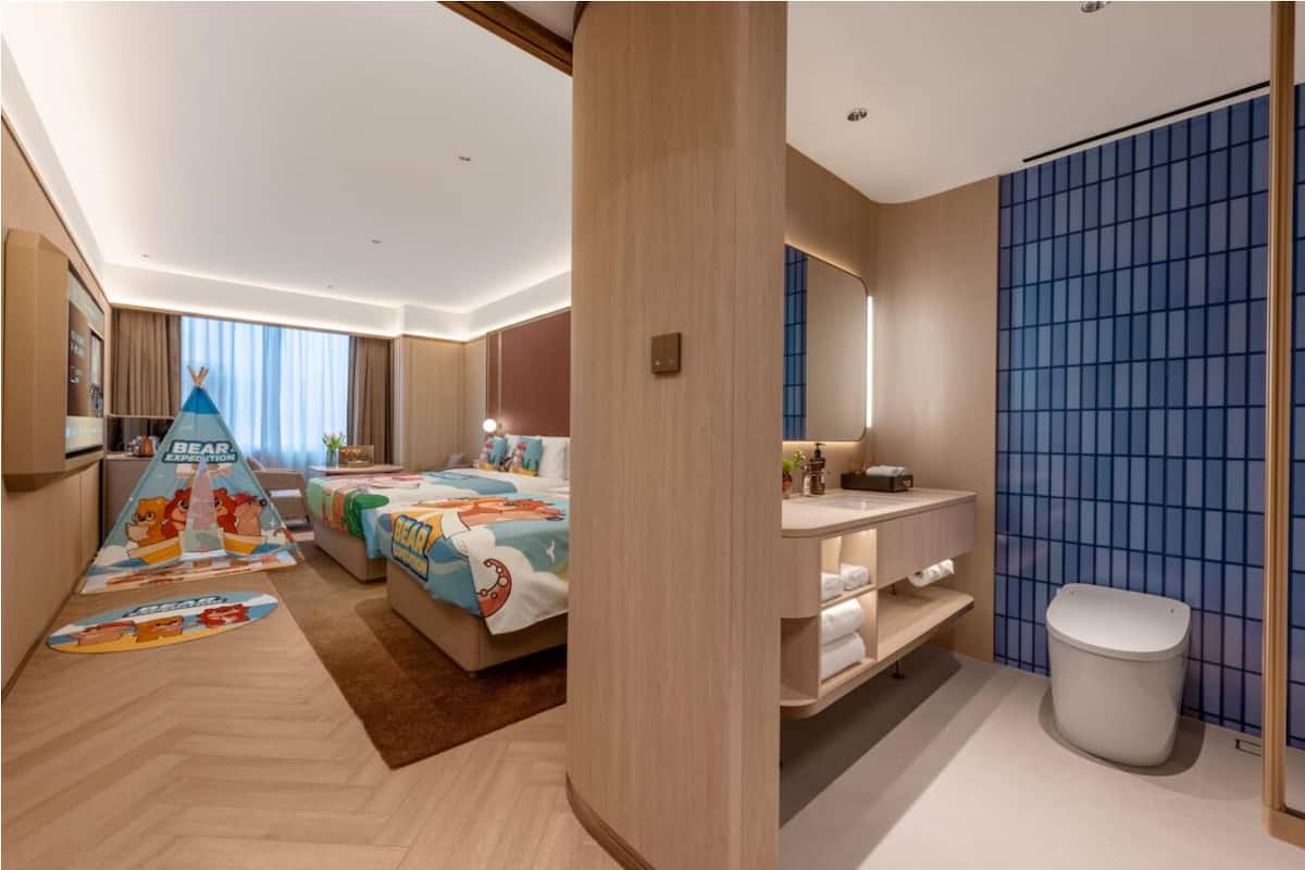 Family Triple Room | Minibar, WiFi (free), bed sheets