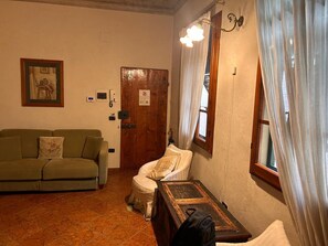 TV - Vrbo Property (Firenze)