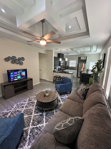 Beautiful Apartment with 4 Beds in Gated Community Close of Shops
