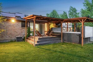 Terrace/patio - Main House at The Orchard - 20 ppl - Pickleball (Riverton)