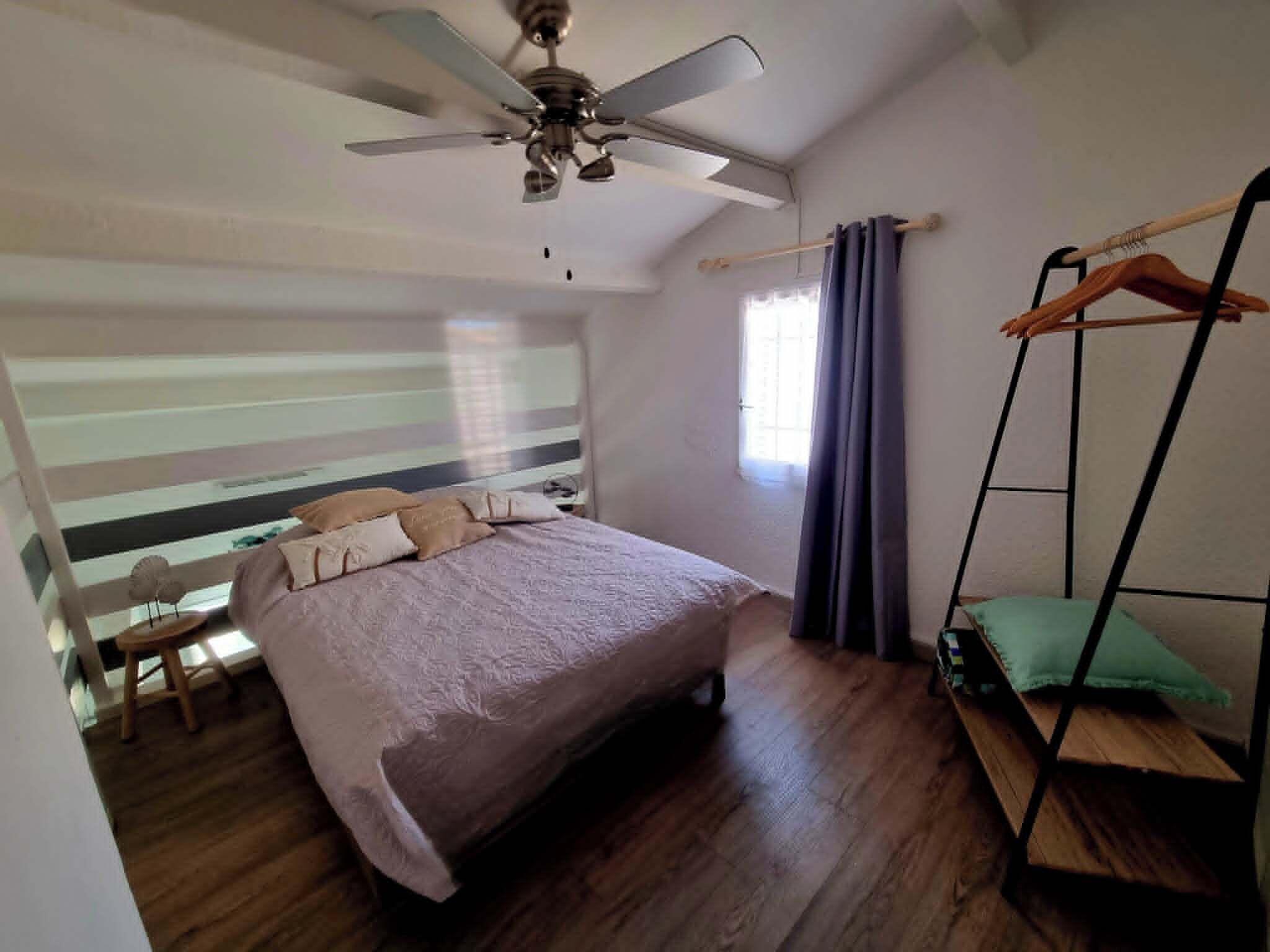 1 chambre, lit parapluie, draps fournis