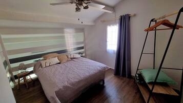 1 chambre, lit parapluie, draps fournis