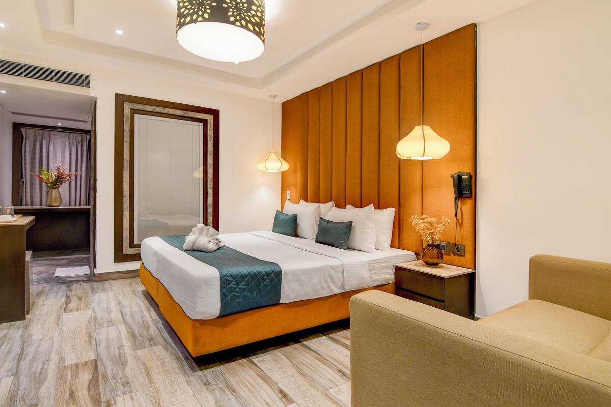 Executive Room | Premium bedding, minibar, in-room safe, desk