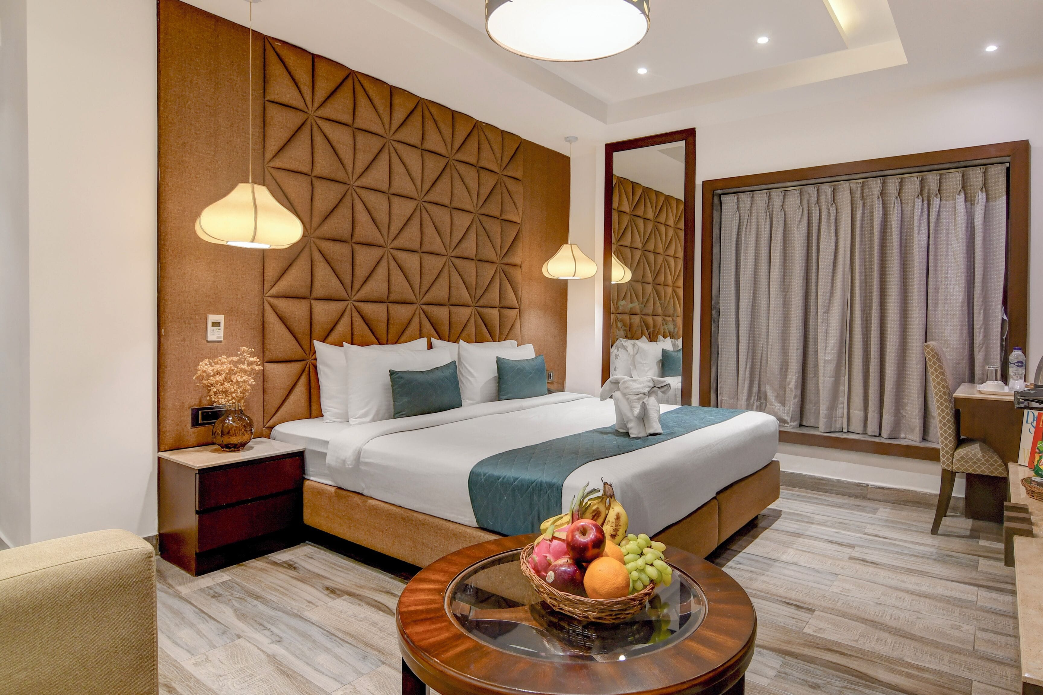 Premium kamer | Luxe beddengoed, een minibar, een kluis op de kamer, een bureau